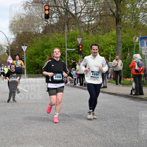12.04.2026 - 45. Internationalen Wilhelmsburger Insellauf J. Mangold http://msf.ph/oto/9516795 12.04.2026 13:19:55 Ziel 5003, 3857, 2946, 4905, 4274, 2534, 4936, 2366, 3655, 2261, 2264, 3448, 3449, 2894, 2888, 2894, 2888, 3898, 2431, 4121, 5308, 2431, 4121, 5308, 3236, 4718, 2247, 3203, 5342, 3822, 3821, 4999, 4803, 2224, 4223 meine-sportfotos.de