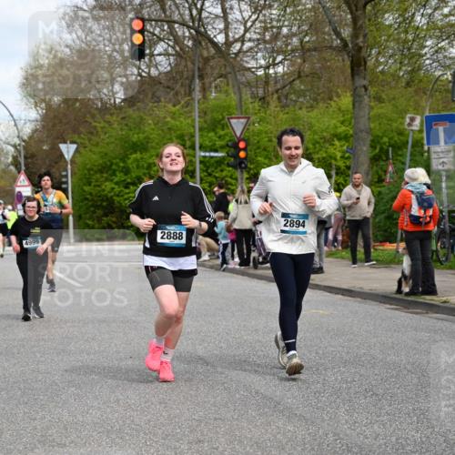 12.04.2026 - 45. Internationalen Wilhelmsburger Insellauf J. Mangold http://msf.ph/oto/9516796 12.04.2026 13:19:56 Ziel 5003, 3857, 2946, 4905, 4274, 2534, 4936, 2366, 3655, 2261, 2264, 3448, 3449, 2894, 2888, 3898, 2431, 4121, 5308, 3236, 4718, 2247, 3203, 5342, 3822, 3821, 4999, 4803, 2224, 4223, 4224 meine-sportfotos.de