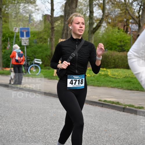 12.04.2026 - 45. Internationalen Wilhelmsburger Insellauf J. Mangold http://msf.ph/oto/9516882 12.04.2026 13:20:08 Ziel 2261, 2264, 3448, 3449, 2894, 2888, 3898, 2431, 4121, 5308, 3236, 4718, 2247, 3203, 5342, 3822, 3821, 4999, 4803, 2224, 4223, 4224, 4224, 4954, 5258, 3284, 2469, 4305, 2013, 3233 meine-sportfotos.de