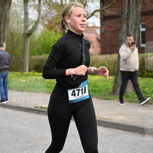 12.04.2026 - 45. Internationalen Wilhelmsburger Insellauf J. Mangold http://msf.ph/oto/9516887 12.04.2026 13:20:08 Ziel 2261, 2264, 3448, 3449, 2894, 2888, 3898, 2431, 4121, 5308, 3236, 4718, 2247, 3203, 5342, 3822, 3821, 4999, 4803, 2224, 4223, 4224, 4224, 4954, 5258, 3284, 2469, 4305, 2013, 3233 meine-sportfotos.de