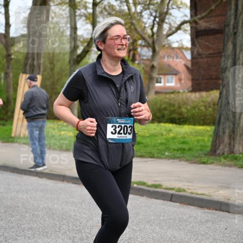 12.04.2026 - 45. Internationalen Wilhelmsburger Insellauf J. Mangold http://msf.ph/oto/9516896 12.04.2026 13:20:09 Ziel 2261, 2264, 3448, 3449, 2894, 2888, 3898, 2431, 4121, 5308, 3236, 4718, 2247, 3203, 5342, 3822, 3821, 4999, 4803, 2224, 4223, 4224, 4954, 4954, 5258, 3284, 2469, 4305, 2013, 3233 meine-sportfotos.de