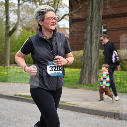 12.04.2026 - 45. Internationalen Wilhelmsburger Insellauf J. Mangold http://msf.ph/oto/9516898 12.04.2026 13:20:10 Ziel 2261, 2264, 3448, 3449, 2894, 2888, 3898, 2431, 4121, 5308, 3236, 4718, 2247, 3203, 5342, 3822, 3821, 4999, 4803, 2224, 4223, 4224, 4954, 5258, 3284, 5258, 3284, 2469, 4305, 2013, 3233, 5230 meine-sportfotos.de
