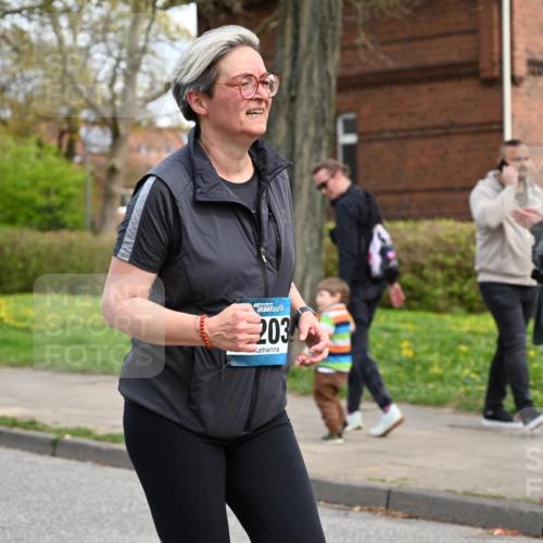 12.04.2026 - 45. Internationalen Wilhelmsburger Insellauf J. Mangold http://msf.ph/oto/9516900 12.04.2026 13:20:10 Ziel 2261, 2264, 3448, 3449, 2894, 2888, 3898, 2431, 4121, 5308, 3236, 4718, 2247, 3203, 5342, 3822, 3821, 4999, 4803, 2224, 4223, 4224, 4954, 5258, 3284, 5258, 3284, 2469, 4305, 2013, 3233, 5230 meine-sportfotos.de
