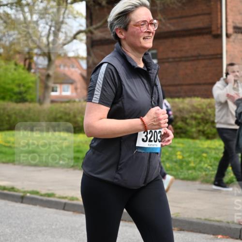 12.04.2026 - 45. Internationalen Wilhelmsburger Insellauf J. Mangold http://msf.ph/oto/9516901 12.04.2026 13:20:10 Ziel 2261, 2264, 3448, 3449, 2894, 2888, 3898, 2431, 4121, 5308, 3236, 4718, 2247, 3203, 5342, 3822, 3821, 4999, 4803, 2224, 4223, 4224, 4954, 5258, 3284, 5258, 3284, 2469, 4305, 2013, 3233, 5230 meine-sportfotos.de