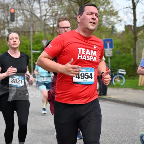 12.04.2026 - 45. Internationalen Wilhelmsburger Insellauf J. Mangold http://msf.ph/oto/9516902 12.04.2026 13:20:10 Ziel 2261, 2264, 3448, 3449, 2894, 2888, 3898, 2431, 4121, 5308, 3236, 4718, 2247, 3203, 5342, 3822, 3821, 4999, 4803, 2224, 4223, 4224, 4954, 5258, 3284, 5258, 3284, 2469, 4305, 2013, 3233, 5230 meine-sportfotos.de