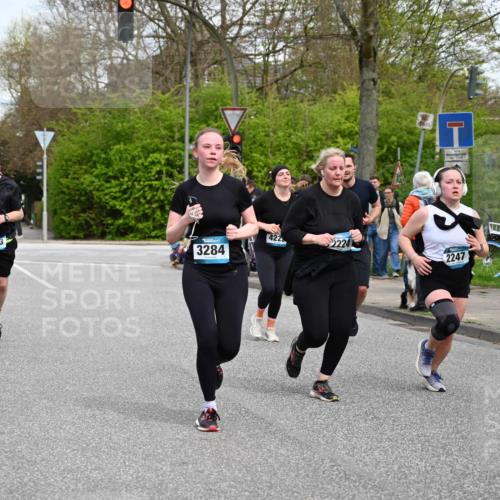12.04.2026 - 45. Internationalen Wilhelmsburger Insellauf J. Mangold http://msf.ph/oto/9516920 12.04.2026 13:20:15 Ziel 3448, 3449, 2894, 2888, 3898, 2431, 4121, 5308, 3236, 4718, 2247, 3203, 5342, 5342, 3822, 3821, 4999, 4803, 2224, 4223, 4224, 4954, 5258, 3284, 2469, 2469, 4305, 2013, 3233, 5230, 3766, 4103 meine-sportfotos.de