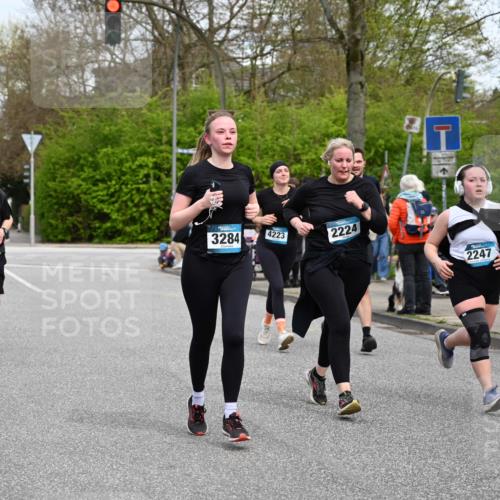 12.04.2026 - 45. Internationalen Wilhelmsburger Insellauf J. Mangold http://msf.ph/oto/9516922 12.04.2026 13:20:15 Ziel 3448, 3449, 2894, 2888, 3898, 2431, 4121, 5308, 3236, 4718, 2247, 3203, 5342, 5342, 3822, 3821, 4999, 4803, 2224, 4223, 4224, 4954, 5258, 3284, 2469, 2469, 4305, 2013, 3233, 5230, 3766, 4103 meine-sportfotos.de
