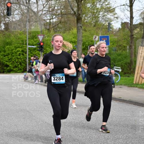 12.04.2026 - 45. Internationalen Wilhelmsburger Insellauf J. Mangold http://msf.ph/oto/9516928 12.04.2026 13:20:16 Ziel 3448, 3449, 2894, 2888, 3898, 2431, 4121, 5308, 3236, 4718, 2247, 3203, 5342, 3822, 3821, 3822, 3821, 4999, 4803, 2224, 4223, 4224, 4954, 5258, 3284, 2469, 4305, 2013, 3233, 5230, 3766, 4103 meine-sportfotos.de