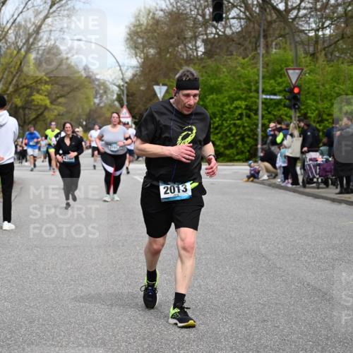 12.04.2026 - 45. Internationalen Wilhelmsburger Insellauf J. Mangold http://msf.ph/oto/9516939 12.04.2026 13:20:18 Ziel 2894, 2888, 3898, 2431, 4121, 5308, 3236, 4718, 2247, 3203, 5342, 3822, 3821, 4999, 4803, 4803, 2224, 4223, 4224, 4954, 5258, 3284, 2469, 4305, 4305, 2013, 3233, 5230, 3766, 4103 meine-sportfotos.de