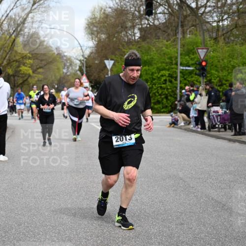 12.04.2026 - 45. Internationalen Wilhelmsburger Insellauf J. Mangold http://msf.ph/oto/9516940 12.04.2026 13:20:18 Ziel 2894, 2888, 3898, 2431, 4121, 5308, 3236, 4718, 2247, 3203, 5342, 3822, 3821, 4999, 4803, 4803, 2224, 4223, 4224, 4954, 5258, 3284, 2469, 4305, 4305, 2013, 3233, 5230, 3766, 4103 meine-sportfotos.de