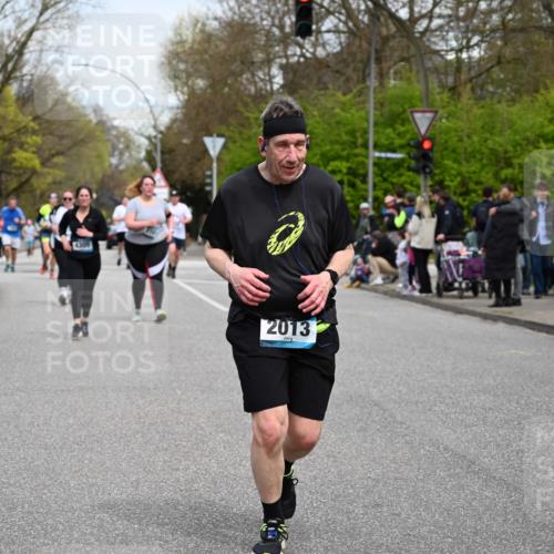 12.04.2026 - 45. Internationalen Wilhelmsburger Insellauf J. Mangold http://msf.ph/oto/9516945 12.04.2026 13:20:18 Ziel 2894, 2888, 3898, 2431, 4121, 5308, 3236, 4718, 2247, 3203, 5342, 3822, 3821, 4999, 4803, 4803, 2224, 4223, 4224, 4954, 5258, 3284, 2469, 4305, 4305, 2013, 3233, 5230, 3766, 4103 meine-sportfotos.de