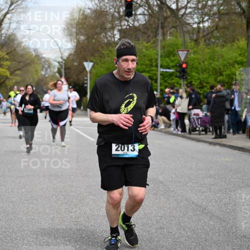 12.04.2026 - 45. Internationalen Wilhelmsburger Insellauf J. Mangold http://msf.ph/oto/9516946 12.04.2026 13:20:18 Ziel 2894, 2888, 3898, 2431, 4121, 5308, 3236, 4718, 2247, 3203, 5342, 3822, 3821, 4999, 4803, 4803, 2224, 4223, 4224, 4954, 5258, 3284, 2469, 4305, 4305, 2013, 3233, 5230, 3766, 4103 meine-sportfotos.de