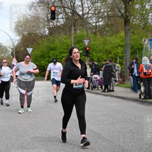 12.04.2026 - 45. Internationalen Wilhelmsburger Insellauf J. Mangold http://msf.ph/oto/9516958 12.04.2026 13:20:22 Ziel 3898, 2431, 4121, 5308, 3236, 4718, 2247, 3203, 5342, 3822, 3821, 4999, 4803, 2224, 4223, 4224, 4954, 5258, 3284, 5258, 3284, 2469, 4305, 2013, 3233, 5230, 5230, 3766, 4103, 4341, 5633, 4284 meine-sportfotos.de