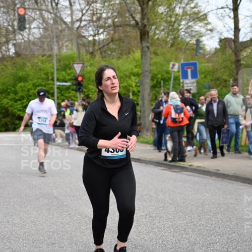 12.04.2026 - 45. Internationalen Wilhelmsburger Insellauf J. Mangold http://msf.ph/oto/9516965 12.04.2026 13:20:23 Ziel 3898, 2431, 4121, 5308, 3236, 4718, 2247, 3203, 5342, 3822, 3821, 4999, 4803, 2224, 4223, 4224, 4954, 5258, 3284, 2469, 4305, 2013, 3233, 5230, 3766, 4103, 4341, 5633, 4284, 4293 meine-sportfotos.de