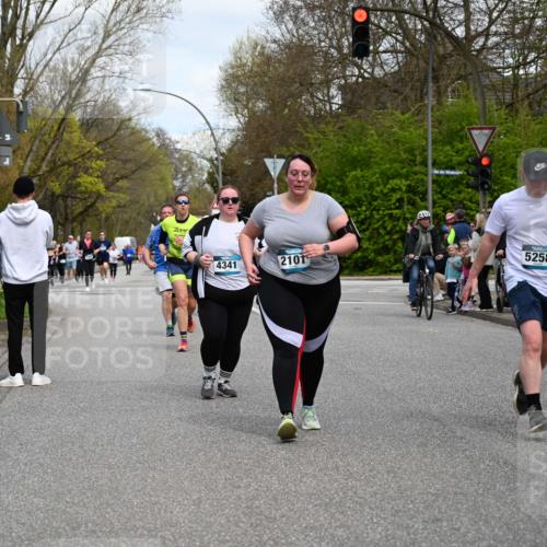 12.04.2026 - 45. Internationalen Wilhelmsburger Insellauf J. Mangold http://msf.ph/oto/9516969 12.04.2026 13:20:24 Ziel 3898, 2431, 4121, 5308, 3236, 4718, 2247, 3203, 5342, 3822, 3821, 4999, 4803, 2224, 4223, 4224, 4954, 5258, 3284, 2469, 4305, 2013, 3233, 5230, 3766, 4103, 4341, 5633, 4284, 4293 meine-sportfotos.de