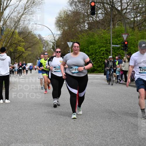 12.04.2026 - 45. Internationalen Wilhelmsburger Insellauf J. Mangold http://msf.ph/oto/9516970 12.04.2026 13:20:24 Ziel 3898, 2431, 4121, 5308, 3236, 4718, 2247, 3203, 5342, 3822, 3821, 4999, 4803, 2224, 4223, 4224, 4954, 5258, 3284, 2469, 4305, 2013, 3233, 5230, 3766, 4103, 4341, 5633, 4284, 4293 meine-sportfotos.de