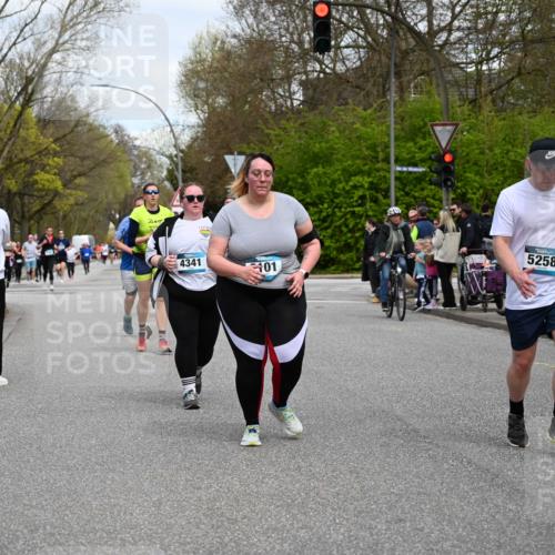 12.04.2026 - 45. Internationalen Wilhelmsburger Insellauf J. Mangold http://msf.ph/oto/9516972 12.04.2026 13:20:24 Ziel 3898, 2431, 4121, 5308, 3236, 4718, 2247, 3203, 5342, 3822, 3821, 4999, 4803, 2224, 4223, 4224, 4954, 5258, 3284, 2469, 4305, 2013, 3233, 5230, 3766, 4103, 4341, 5633, 4284, 4293 meine-sportfotos.de