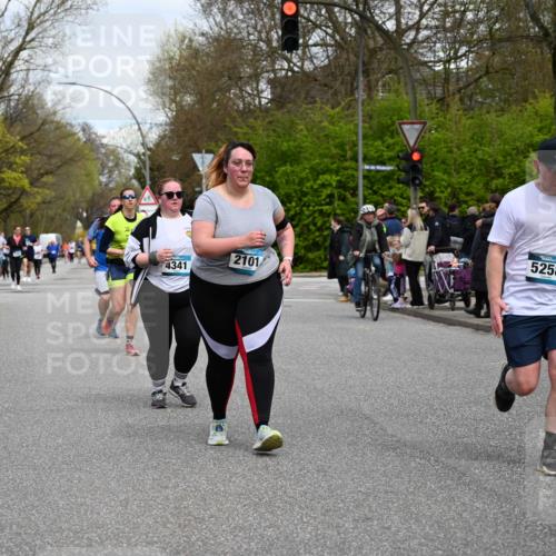 12.04.2026 - 45. Internationalen Wilhelmsburger Insellauf J. Mangold http://msf.ph/oto/9516974 12.04.2026 13:20:24 Ziel 3898, 2431, 4121, 5308, 3236, 4718, 2247, 3203, 5342, 3822, 3821, 4999, 4803, 2224, 4223, 4224, 4954, 5258, 3284, 2469, 4305, 2013, 3233, 5230, 3766, 4103, 4341, 5633, 4284, 4293 meine-sportfotos.de