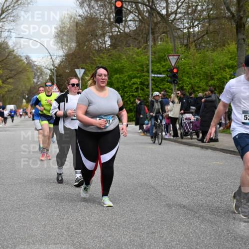 12.04.2026 - 45. Internationalen Wilhelmsburger Insellauf J. Mangold http://msf.ph/oto/9516976 12.04.2026 13:20:24 Ziel 3898, 2431, 4121, 5308, 3236, 4718, 2247, 3203, 5342, 3822, 3821, 4999, 4803, 2224, 4223, 4224, 4954, 5258, 3284, 2469, 4305, 2013, 3233, 5230, 3766, 4103, 4341, 5633, 4284, 4293 meine-sportfotos.de