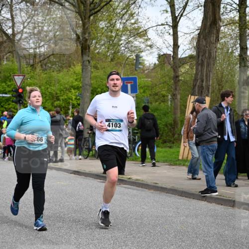 12.04.2026 - 45. Internationalen Wilhelmsburger Insellauf J. Mangold http://msf.ph/oto/9517001 12.04.2026 13:20:31 Ziel 2431, 4121, 5308, 3236, 4718, 2247, 3203, 5342, 3822, 3821, 4999, 4803, 2224, 4223, 4224, 4954, 5258, 3284, 2469, 4305, 2013, 2013, 3233, 5230, 3766, 4103, 4341, 5633, 4284, 4293, 5543, 2363, 2101 meine-sportfotos.de