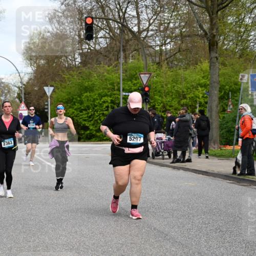12.04.2026 - 45. Internationalen Wilhelmsburger Insellauf J. Mangold http://msf.ph/oto/9517015 12.04.2026 13:20:37 Ziel 3236, 4718, 2247, 3203, 5342, 3822, 3821, 4999, 4803, 2224, 4223, 4224, 4954, 5258, 3284, 2469, 4305, 2013, 3233, 5230, 3766, 3766, 4103, 4341, 5633, 4284, 4293, 5543, 5543, 2363, 2101, 4417, 3552, 3551, 2333 meine-sportfotos.de