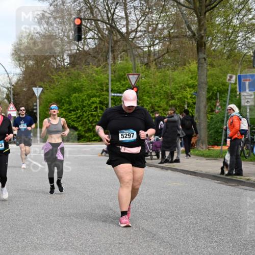 12.04.2026 - 45. Internationalen Wilhelmsburger Insellauf J. Mangold http://msf.ph/oto/9517019 12.04.2026 13:20:37 Ziel 3236, 4718, 2247, 3203, 5342, 3822, 3821, 4999, 4803, 2224, 4223, 4224, 4954, 5258, 3284, 2469, 4305, 2013, 3233, 5230, 3766, 3766, 4103, 4341, 5633, 4284, 4293, 5543, 5543, 2363, 2101, 4417, 3552, 3551, 2333 meine-sportfotos.de