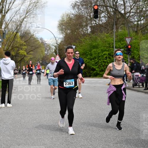 12.04.2026 - 45. Internationalen Wilhelmsburger Insellauf J. Mangold http://msf.ph/oto/9517026 12.04.2026 13:20:39 Ziel 2247, 3203, 5342, 3822, 3821, 4999, 4803, 2224, 4223, 4224, 4954, 5258, 3284, 2469, 4305, 2013, 3233, 5230, 3766, 4103, 4341, 5633, 4284, 4293, 5543, 2363, 2101, 4417, 3552, 3551, 2333, 4018, 5716 meine-sportfotos.de