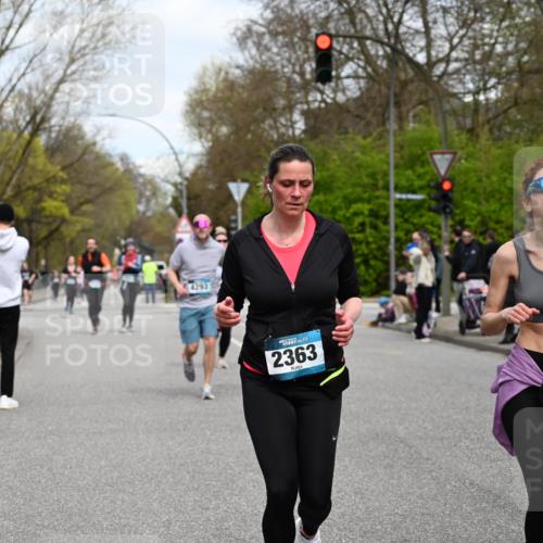 12.04.2026 - 45. Internationalen Wilhelmsburger Insellauf J. Mangold http://msf.ph/oto/9517039 12.04.2026 13:20:40 Ziel 5342, 3822, 3821, 4999, 4803, 2224, 4223, 4224, 4954, 5258, 3284, 2469, 4305, 2013, 3233, 5230, 3766, 4103, 4341, 5633, 4284, 4293, 5543, 2363, 2363, 2101, 4417, 3552, 3551, 2333, 4018, 5716 meine-sportfotos.de