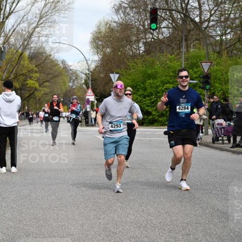 12.04.2026 - 45. Internationalen Wilhelmsburger Insellauf J. Mangold http://msf.ph/oto/9517047 12.04.2026 13:20:41 Ziel 3822, 3821, 4999, 4803, 2224, 4223, 4224, 4954, 5258, 3284, 2469, 4305, 2013, 3233, 5230, 3766, 4103, 4341, 5633, 4284, 4293, 5543, 2363, 2101, 4417, 3552, 3551, 2333, 4018, 5716 meine-sportfotos.de