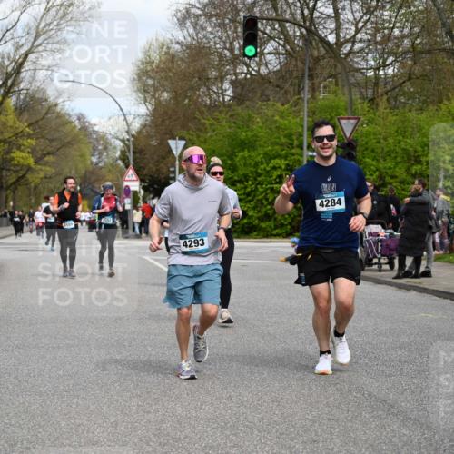 12.04.2026 - 45. Internationalen Wilhelmsburger Insellauf J. Mangold http://msf.ph/oto/9517052 12.04.2026 13:20:42 Ziel 4999, 4803, 2224, 4223, 4224, 4954, 5258, 3284, 2469, 4305, 2013, 3233, 5230, 3766, 4103, 4341, 5633, 4284, 4293, 5543, 2363, 2101, 2101, 4417, 3552, 3551, 2333, 4018, 5716, 4319 meine-sportfotos.de