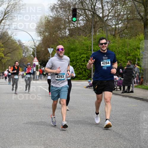 12.04.2026 - 45. Internationalen Wilhelmsburger Insellauf J. Mangold http://msf.ph/oto/9517054 12.04.2026 13:20:42 Ziel 4999, 4803, 2224, 4223, 4224, 4954, 5258, 3284, 2469, 4305, 2013, 3233, 5230, 3766, 4103, 4341, 5633, 4284, 4293, 5543, 2363, 2101, 2101, 4417, 3552, 3551, 2333, 4018, 5716, 4319 meine-sportfotos.de