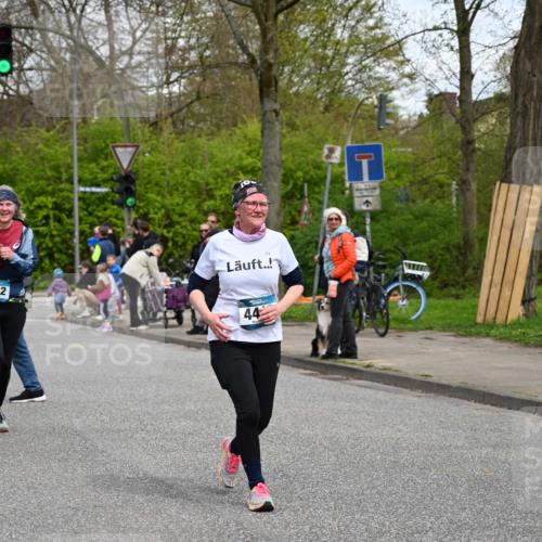 12.04.2026 - 45. Internationalen Wilhelmsburger Insellauf J. Mangold http://msf.ph/oto/9517095 12.04.2026 13:20:47 Ziel 5258, 3284, 2469, 4305, 2013, 3233, 5230, 3766, 4103, 4341, 5633, 4284, 4293, 4293, 5543, 2363, 2101, 4417, 3552, 3551, 2333, 2333, 4018, 5716, 4319, 5297, 4878, 5484 meine-sportfotos.de