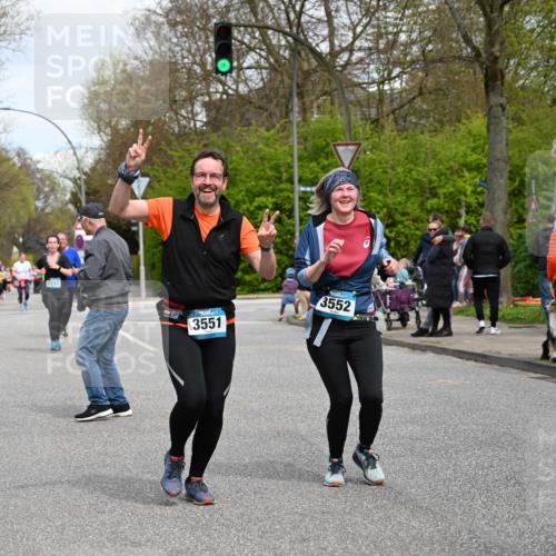 12.04.2026 - 45. Internationalen Wilhelmsburger Insellauf J. Mangold http://msf.ph/oto/9517102 12.04.2026 13:20:48 Ziel 2469, 4305, 2013, 3233, 5230, 3766, 4103, 4341, 5633, 4284, 4293, 5543, 2363, 2101, 4417, 3552, 3551, 2333, 4018, 5716, 4319, 5297, 4878, 5484, 2692 meine-sportfotos.de