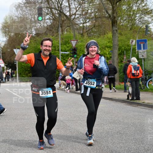 12.04.2026 - 45. Internationalen Wilhelmsburger Insellauf J. Mangold http://msf.ph/oto/9517107 12.04.2026 13:20:48 Ziel 2469, 4305, 2013, 3233, 5230, 3766, 4103, 4341, 5633, 4284, 4293, 5543, 2363, 2101, 4417, 3552, 3551, 2333, 4018, 5716, 4319, 5297, 4878, 5484, 2692 meine-sportfotos.de