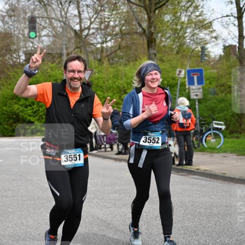 12.04.2026 - 45. Internationalen Wilhelmsburger Insellauf J. Mangold http://msf.ph/oto/9517112 12.04.2026 13:20:49 Ziel 2469, 4305, 2013, 3233, 5230, 3766, 4103, 4341, 5633, 4284, 4293, 5543, 5543, 2363, 2101, 4417, 3552, 3551, 2333, 4018, 5716, 4319, 5297, 4878, 5484, 2692 meine-sportfotos.de