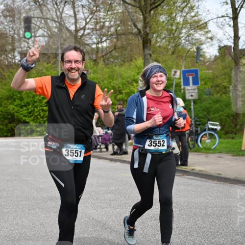 12.04.2026 - 45. Internationalen Wilhelmsburger Insellauf J. Mangold http://msf.ph/oto/9517113 12.04.2026 13:20:49 Ziel 2469, 4305, 2013, 3233, 5230, 3766, 4103, 4341, 5633, 4284, 4293, 5543, 5543, 2363, 2101, 4417, 3552, 3551, 2333, 4018, 5716, 4319, 5297, 4878, 5484, 2692 meine-sportfotos.de