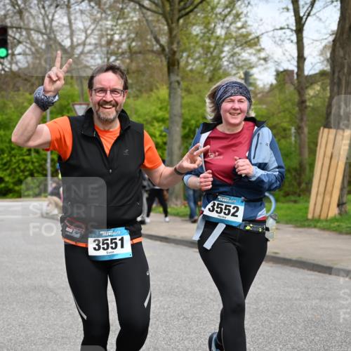 12.04.2026 - 45. Internationalen Wilhelmsburger Insellauf J. Mangold http://msf.ph/oto/9517117 12.04.2026 13:20:49 Ziel 2469, 4305, 2013, 3233, 5230, 3766, 4103, 4341, 5633, 4284, 4293, 5543, 5543, 2363, 2101, 4417, 3552, 3551, 2333, 4018, 5716, 4319, 5297, 4878, 5484, 2692 meine-sportfotos.de