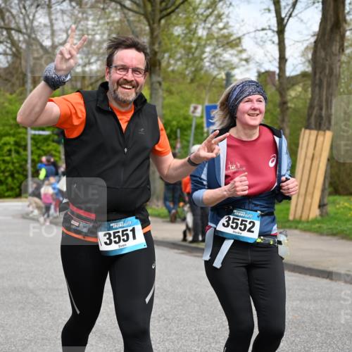 12.04.2026 - 45. Internationalen Wilhelmsburger Insellauf J. Mangold http://msf.ph/oto/9517119 12.04.2026 13:20:49 Ziel 2469, 4305, 2013, 3233, 5230, 3766, 4103, 4341, 5633, 4284, 4293, 5543, 5543, 2363, 2101, 4417, 3552, 3551, 2333, 4018, 5716, 4319, 5297, 4878, 5484, 2692 meine-sportfotos.de