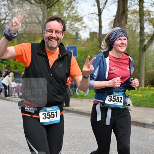 12.04.2026 - 45. Internationalen Wilhelmsburger Insellauf J. Mangold http://msf.ph/oto/9517122 12.04.2026 13:20:49 Ziel 2469, 4305, 2013, 3233, 5230, 3766, 4103, 4341, 5633, 4284, 4293, 5543, 5543, 2363, 2101, 4417, 3552, 3551, 2333, 4018, 5716, 4319, 5297, 4878, 5484, 2692 meine-sportfotos.de