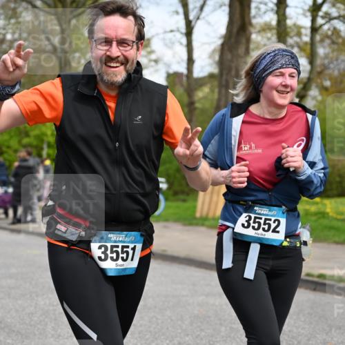 12.04.2026 - 45. Internationalen Wilhelmsburger Insellauf J. Mangold http://msf.ph/oto/9517124 12.04.2026 13:20:50 Ziel 2469, 4305, 2013, 3233, 5230, 3766, 4103, 4341, 5633, 4284, 4293, 5543, 2363, 2101, 4417, 3552, 3551, 2333, 4018, 4018, 5716, 4319, 5297, 4878, 5484, 2692 meine-sportfotos.de