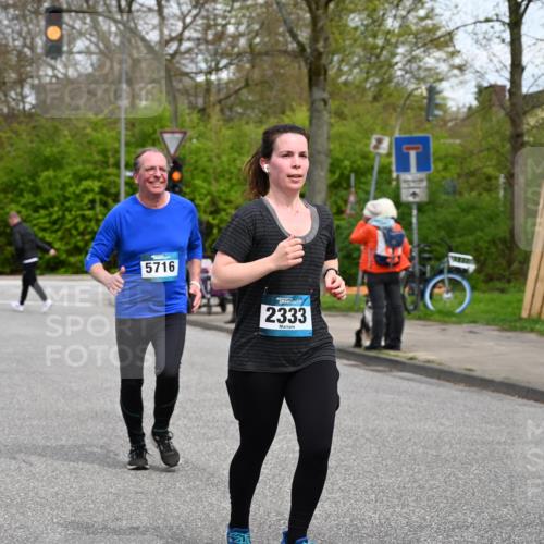 12.04.2026 - 45. Internationalen Wilhelmsburger Insellauf J. Mangold http://msf.ph/oto/9517131 12.04.2026 13:20:55 Ziel 4305, 2013, 3233, 5230, 3766, 4103, 4341, 5633, 4284, 4293, 5543, 2363, 2101, 4417, 3552, 3551, 2333, 4018, 5716, 4319, 5297, 4878, 5484, 2692, 4444, 4800 meine-sportfotos.de