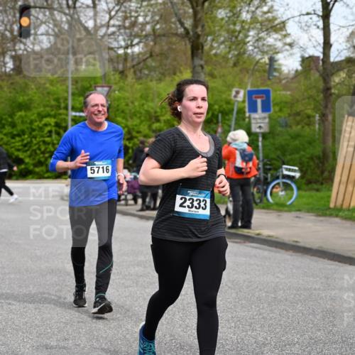 12.04.2026 - 45. Internationalen Wilhelmsburger Insellauf J. Mangold http://msf.ph/oto/9517132 12.04.2026 13:20:55 Ziel 4305, 2013, 3233, 5230, 3766, 4103, 4341, 5633, 4284, 4293, 5543, 2363, 2101, 4417, 3552, 3551, 2333, 4018, 5716, 4319, 5297, 4878, 5484, 2692, 4444, 4800 meine-sportfotos.de