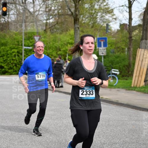 12.04.2026 - 45. Internationalen Wilhelmsburger Insellauf J. Mangold http://msf.ph/oto/9517134 12.04.2026 13:20:55 Ziel 4305, 2013, 3233, 5230, 3766, 4103, 4341, 5633, 4284, 4293, 5543, 2363, 2101, 4417, 3552, 3551, 2333, 4018, 5716, 4319, 5297, 4878, 5484, 2692, 4444, 4800 meine-sportfotos.de
