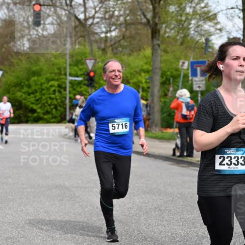 12.04.2026 - 45. Internationalen Wilhelmsburger Insellauf J. Mangold http://msf.ph/oto/9517135 12.04.2026 13:20:55 Ziel 4305, 2013, 3233, 5230, 3766, 4103, 4341, 5633, 4284, 4293, 5543, 2363, 2101, 4417, 3552, 3551, 2333, 4018, 5716, 4319, 5297, 4878, 5484, 2692, 4444, 4800 meine-sportfotos.de