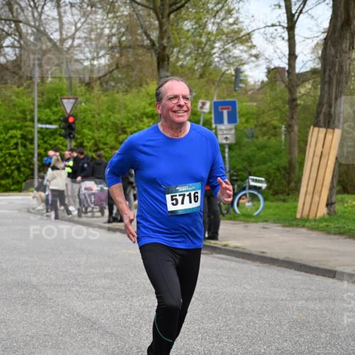 12.04.2026 - 45. Internationalen Wilhelmsburger Insellauf J. Mangold http://msf.ph/oto/9517141 12.04.2026 13:20:56 Ziel 2013, 3233, 5230, 3766, 4103, 4341, 5633, 4284, 4293, 5543, 2363, 2101, 4417, 4417, 3552, 3551, 2333, 4018, 5716, 4319, 5297, 5297, 4878, 5484, 2692, 4444, 4800, 4047, 2175 meine-sportfotos.de
