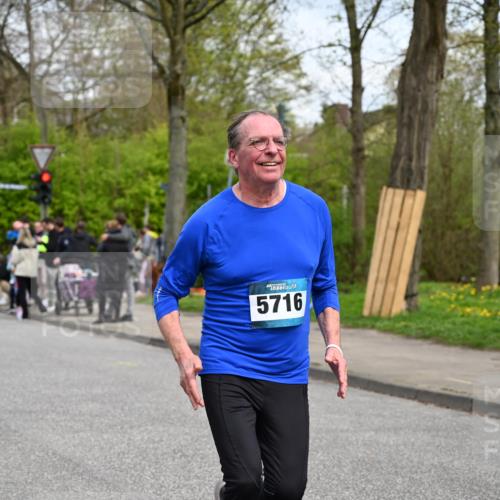 12.04.2026 - 45. Internationalen Wilhelmsburger Insellauf J. Mangold http://msf.ph/oto/9517144 12.04.2026 13:20:56 Ziel 2013, 3233, 5230, 3766, 4103, 4341, 5633, 4284, 4293, 5543, 2363, 2101, 4417, 4417, 3552, 3551, 2333, 4018, 5716, 4319, 5297, 5297, 4878, 5484, 2692, 4444, 4800, 4047, 2175 meine-sportfotos.de