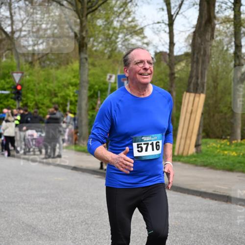 12.04.2026 - 45. Internationalen Wilhelmsburger Insellauf J. Mangold http://msf.ph/oto/9517145 12.04.2026 13:20:56 Ziel 2013, 3233, 5230, 3766, 4103, 4341, 5633, 4284, 4293, 5543, 2363, 2101, 4417, 4417, 3552, 3551, 2333, 4018, 5716, 4319, 5297, 5297, 4878, 5484, 2692, 4444, 4800, 4047, 2175 meine-sportfotos.de