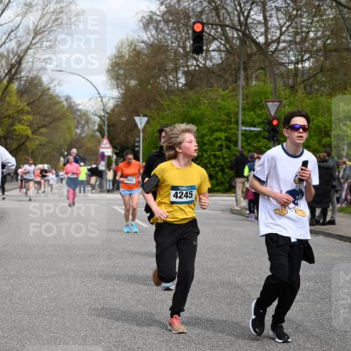 12.04.2026 - 45. Internationalen Wilhelmsburger Insellauf J. Mangold http://msf.ph/oto/9517146 12.04.2026 13:21:08 Ziel 4341, 5633, 4284, 4293, 5543, 2363, 2101, 4417, 3552, 3551, 2333, 4018, 5716, 4319, 5297, 5297, 4878, 5484, 2692, 4444, 4800, 4047, 2175, 4047, 2175, 3402, 5482, 4017 meine-sportfotos.de