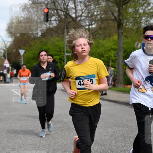 12.04.2026 - 45. Internationalen Wilhelmsburger Insellauf J. Mangold http://msf.ph/oto/9517157 12.04.2026 13:21:09 Ziel 4341, 5633, 4284, 4293, 5543, 2363, 2101, 4417, 3552, 3551, 2333, 4018, 5716, 4319, 5297, 4878, 5484, 2692, 4444, 4800, 4047, 2175, 3402, 3402, 5482, 4017 meine-sportfotos.de