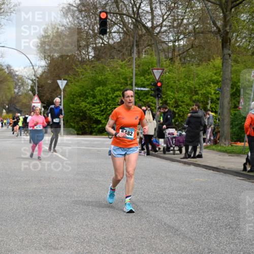 12.04.2026 - 45. Internationalen Wilhelmsburger Insellauf J. Mangold http://msf.ph/oto/9517178 12.04.2026 13:21:13 Ziel 5543, 2363, 2101, 4417, 3552, 3551, 2333, 4018, 5716, 4319, 5297, 4878, 5484, 2692, 4444, 4800, 4047, 2175, 3402, 5482, 5482, 4017, 3676, 2628, 3251 meine-sportfotos.de
